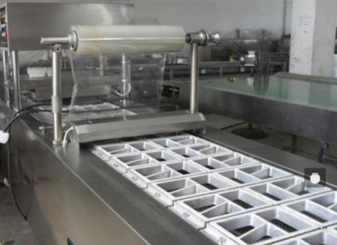 一托三全自動預(yù)制菜灌裝機(jī)
